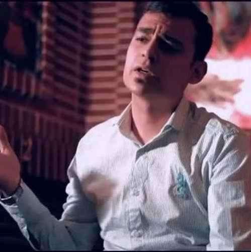 Roholah Karami تنها