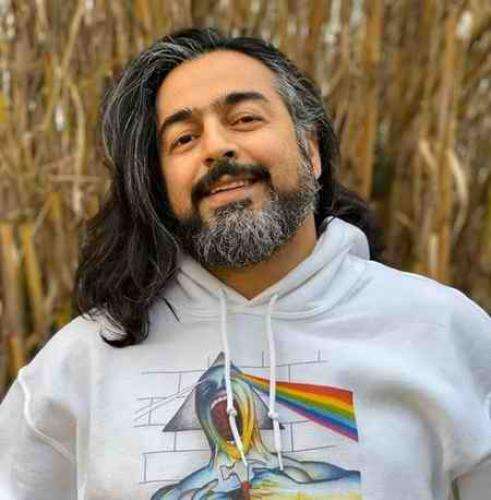 پرواز همای کدخدایی که گمان کرده خدای ده ماست