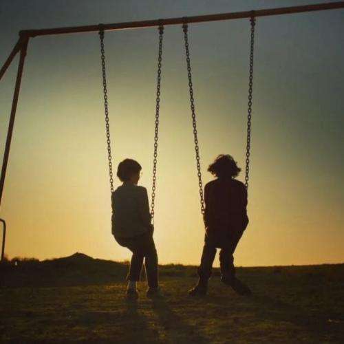 منم آن خسته ی از یاد رفته که برگ خاطرات