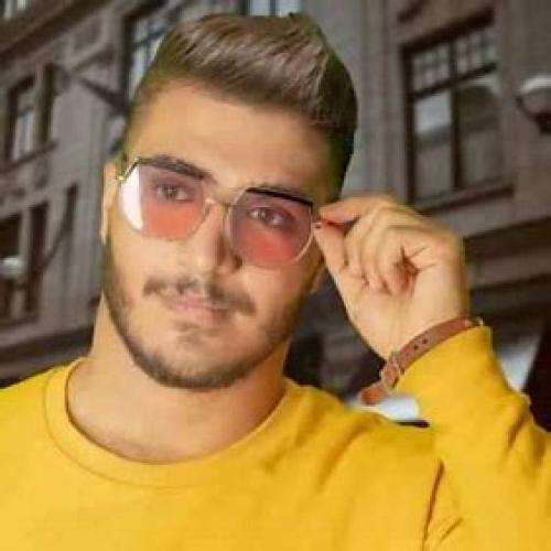 ولی نمیخواستم قبول کنم اون لحظه باید بمیرم چون هنوز جوونی نکرده بودم