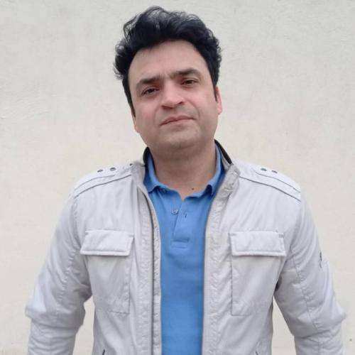 علی میرزایی چشم انتظار