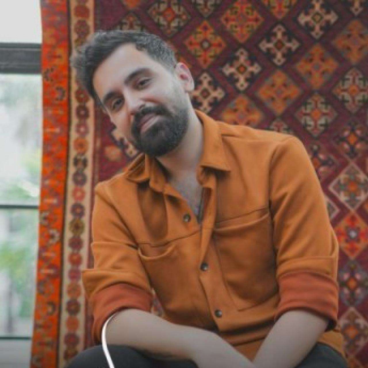 امیر آیهان یکی دو روز اگه غیبت بزنه مگه نبضم میزنه