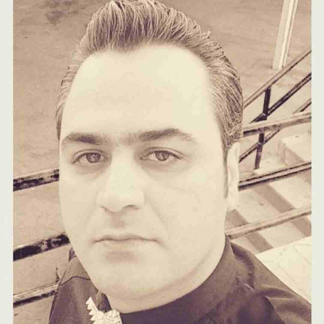 محسن اسفندیاری بکن یه کاری کلو تنم بیو و دیاری کلوتم