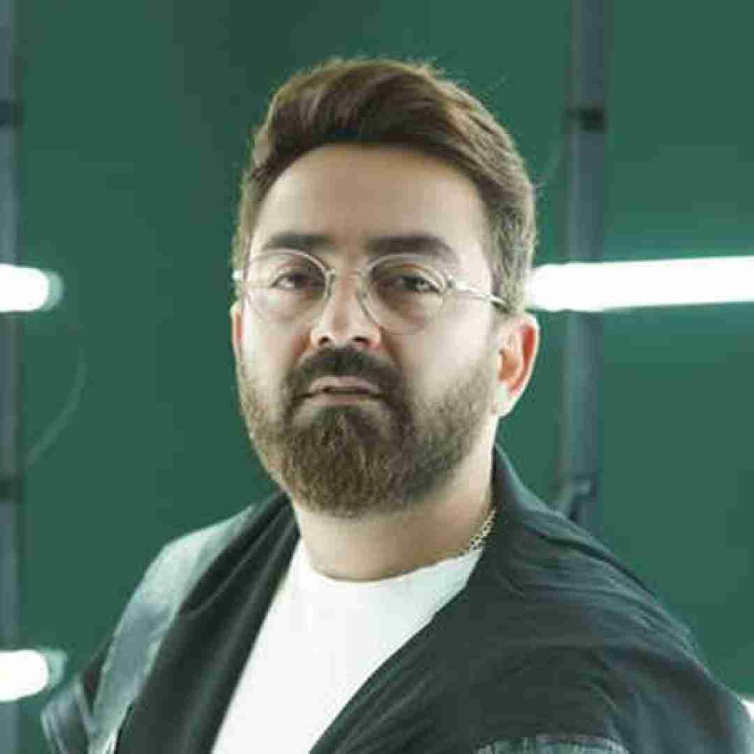 هویار نمیرسد دستم به ماه کم نور نشو من راضیم